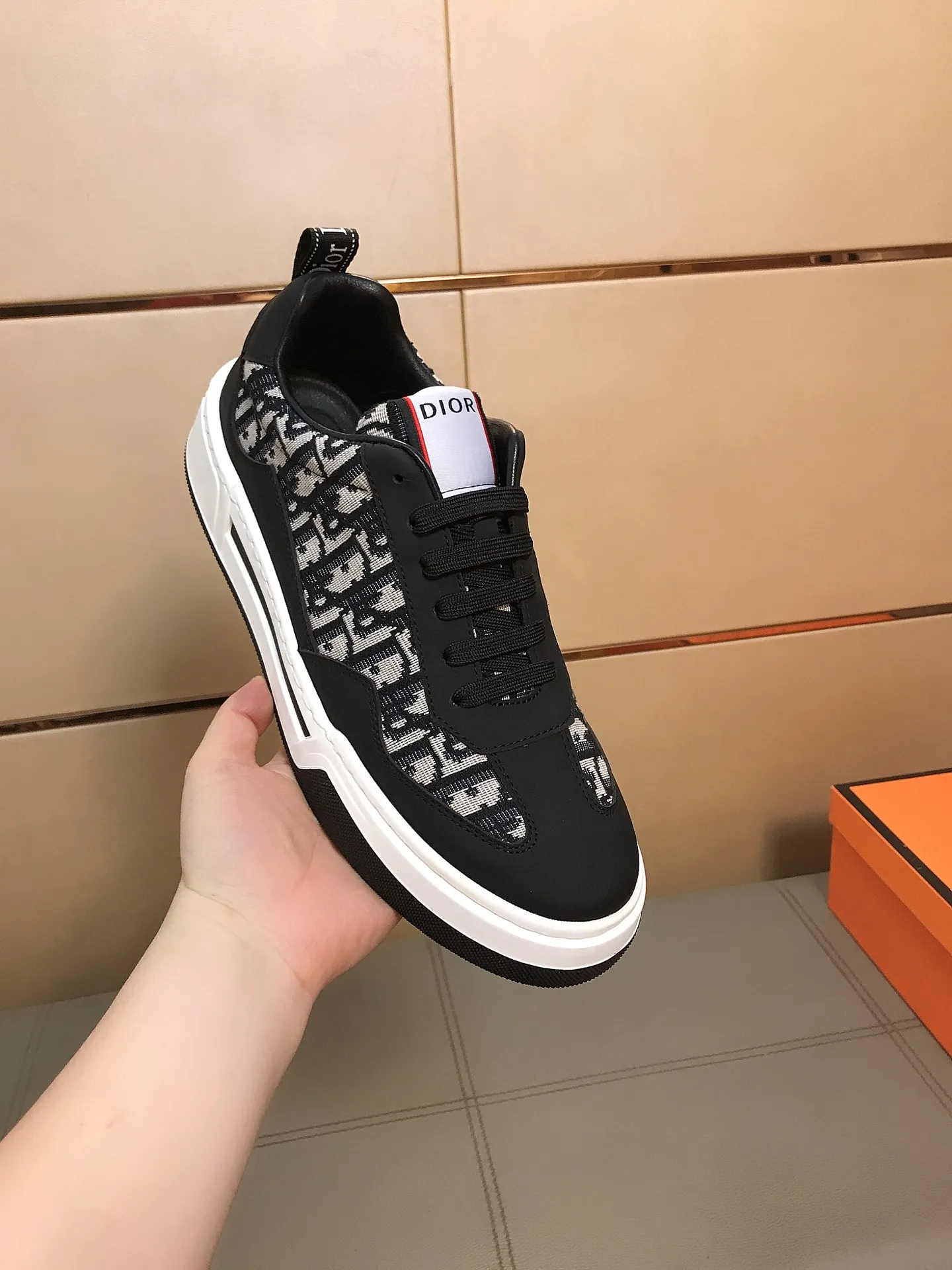 Factory price 400 ↔️↔️ (Dior) new men's casual sports shoes 👣 Full of charm, luxury style gentleman shoes. Upper: Made of imported Italian cowhide + printed fabric, sheepskin lining. Branded wear-resistant soles; with classic logos💋The whole pair of shoes is fashionable and casual yet high-end style🎈🎈Size: 38-44